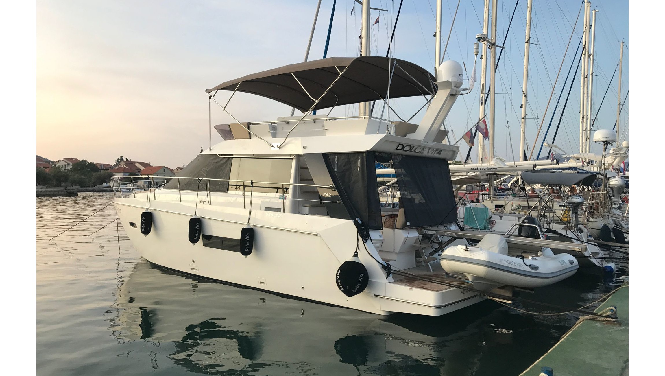 Sealine F 42 Fly Flybridge IPS Motoryacht Yacht Boot Schiff